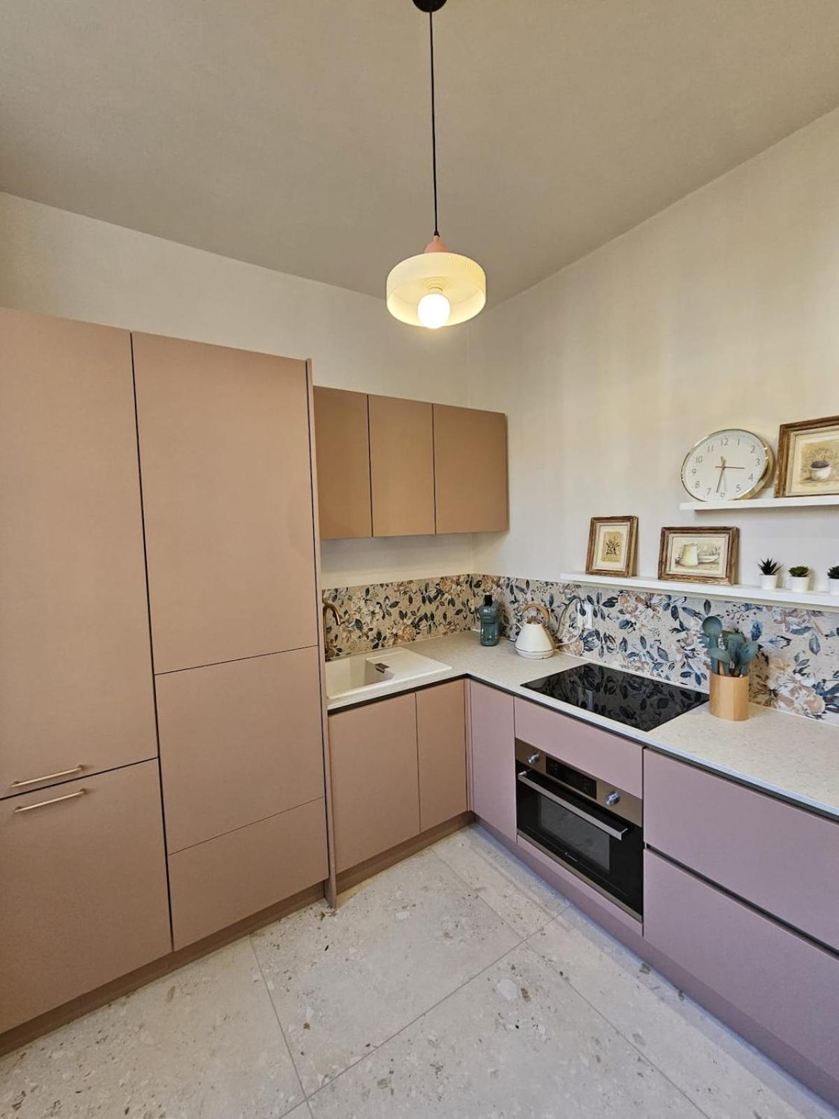 L'elegant Hyerois Apartment